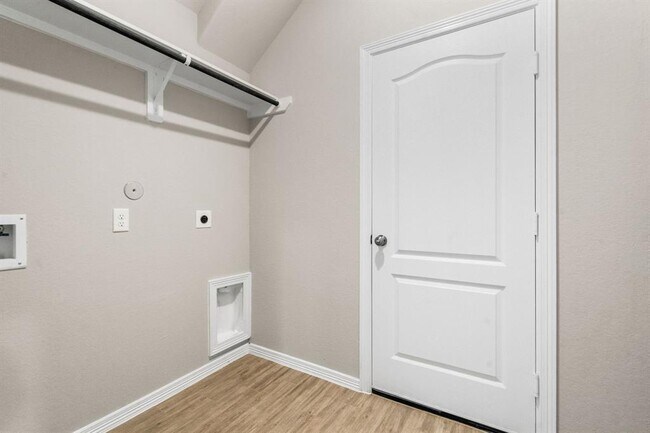 Building Photo - 25823 Boxwood Hedge Lane