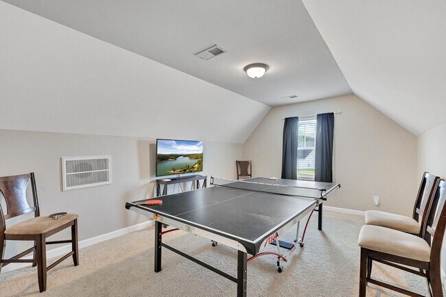 Building Photo - Bonus Room and Neighborhood POOL!