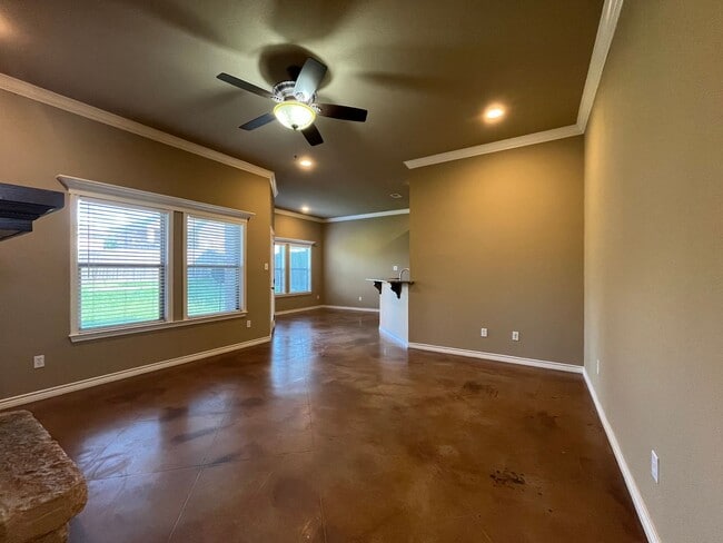 Building Photo - 3000 Silver Saddle Dr