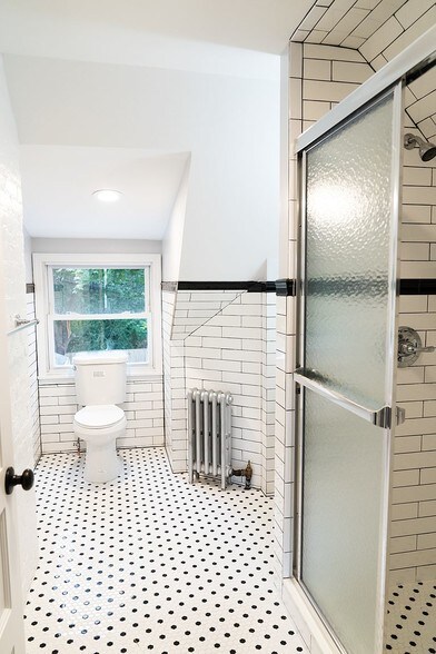 full bath - 158 Valley Rd