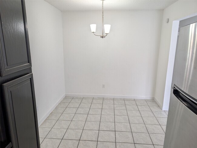 Building Photo - 5815 Village Forest Ct