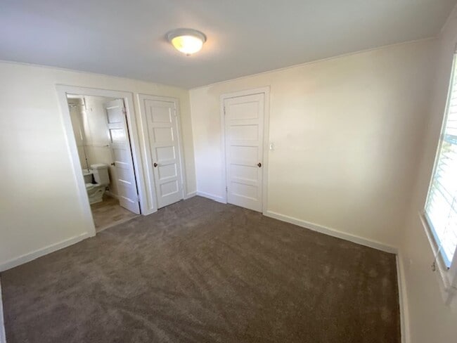 Building Photo - 821 Walnut St