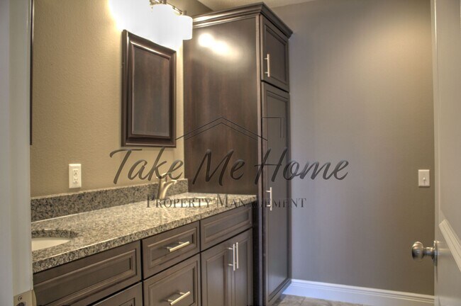 Building Photo - Springfield Schools with Strafford Address!