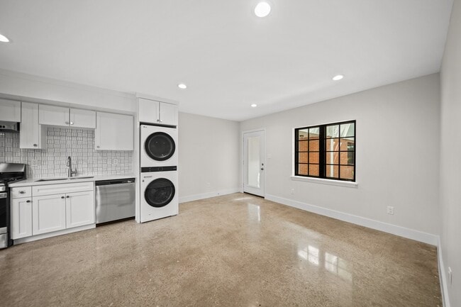 Building Photo - 520 Lovett Blvd