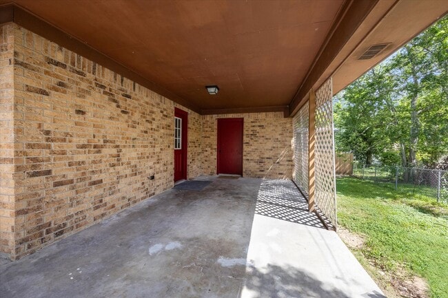 Building Photo - 1201 E Alamo St