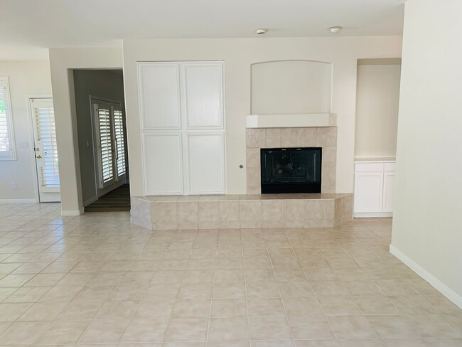 Building Photo - Beautiful home in Green Valley
