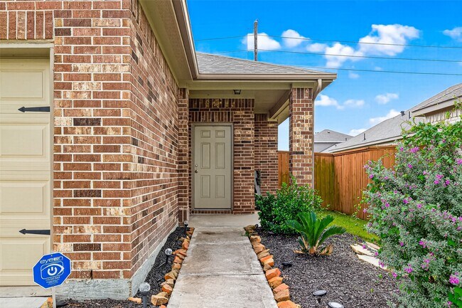 Building Photo - 1218 Hills Dr