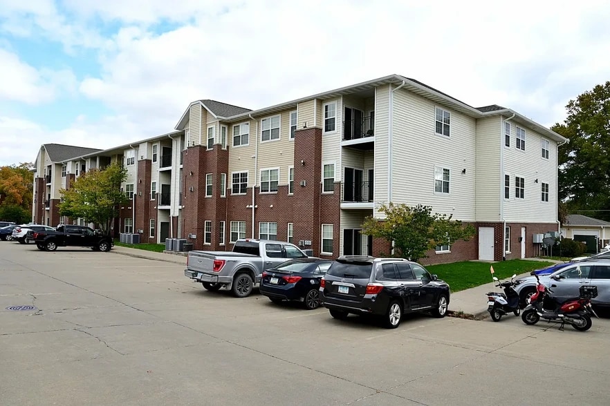 Building Photo - 636 Grandview Ct