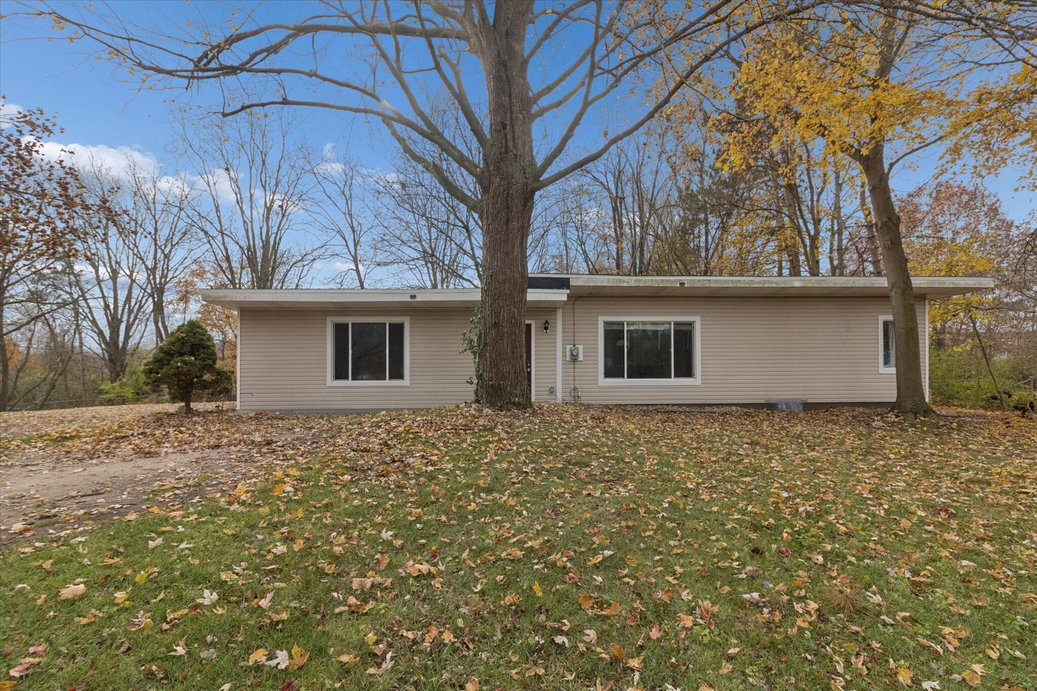 Building Photo - 671 W Clark Rd