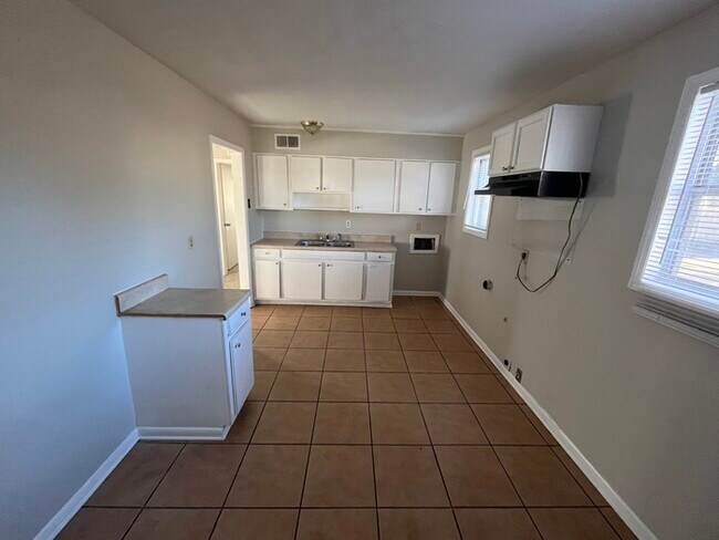 Building Photo - 4866 Teal Ave