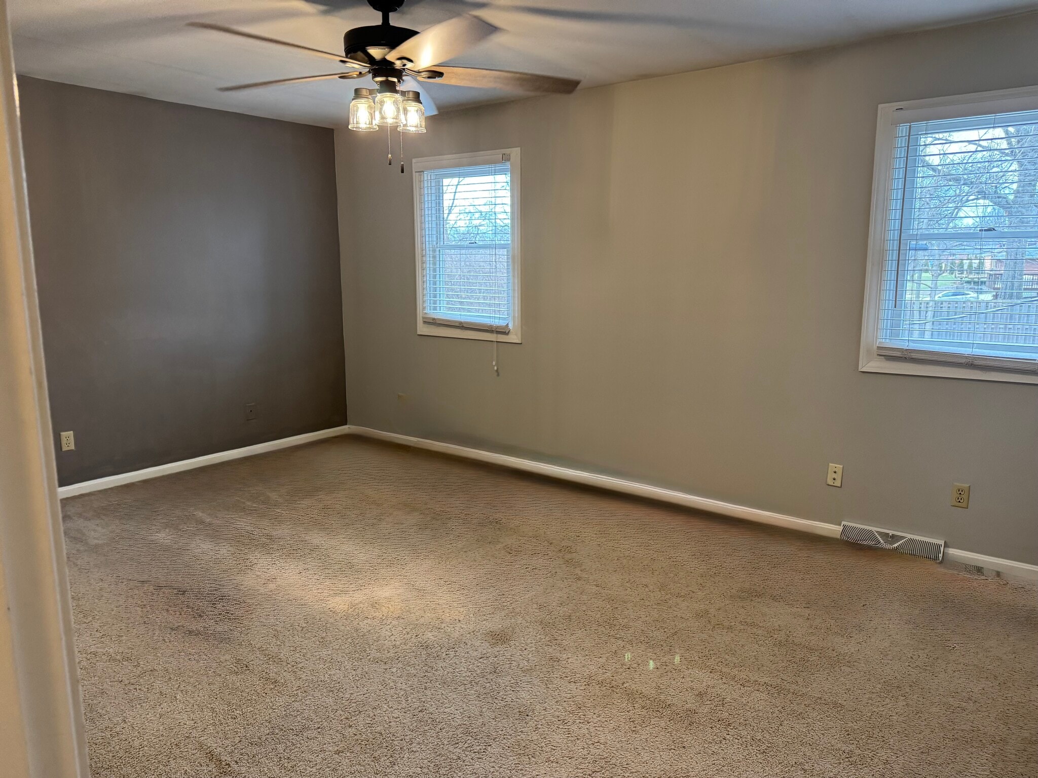 Building Photo - 3124 Royal Windsor Dr