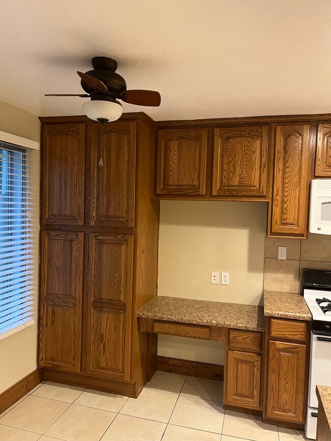 Building Photo - 435 E Creekside Cir