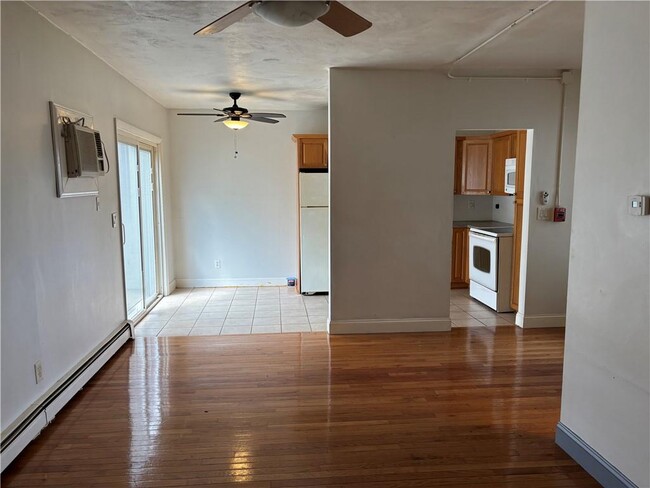 Building Photo - 336 Killingly St