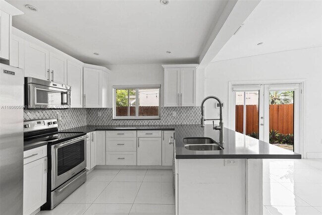 Building Photo - 6432 SW 33rd St