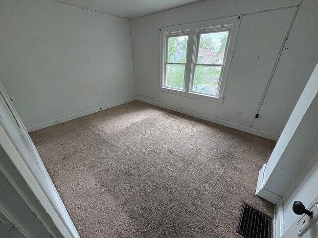 Building Photo - 128-130 Haldy Avenue