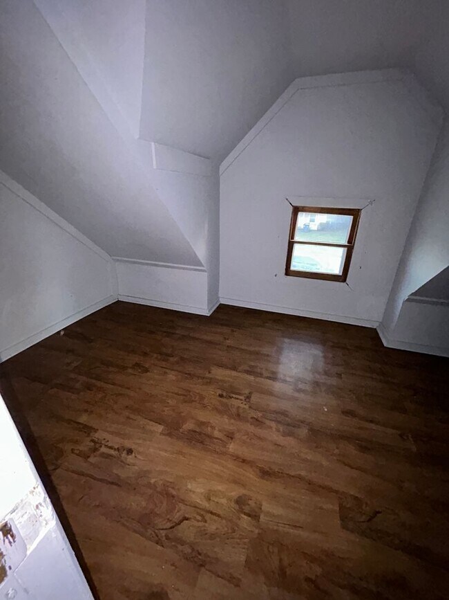 Building Photo - PRICE DROP!!!!!  Very Nice 3BR/1BA House in Great Neighborhood!