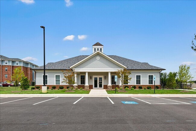 Building Photo - 8627 Fleetwood Dr