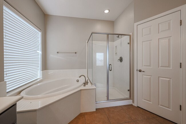 Building Photo - 4 bed, 3.5 bath house in Stetson Valley, Phoenix