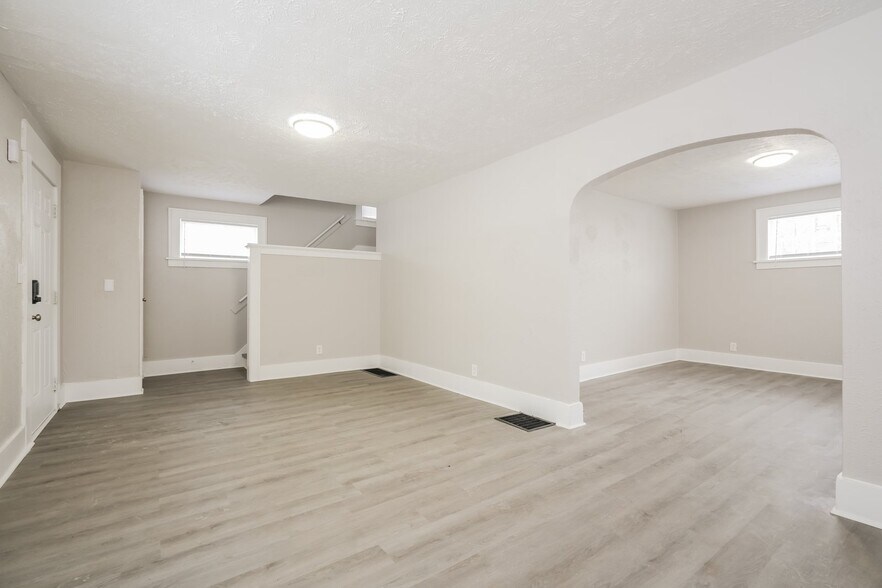 Building Photo - 1108 Diamond Ave