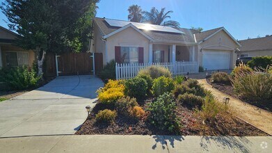 Building Photo - Kingsburg House for Rent