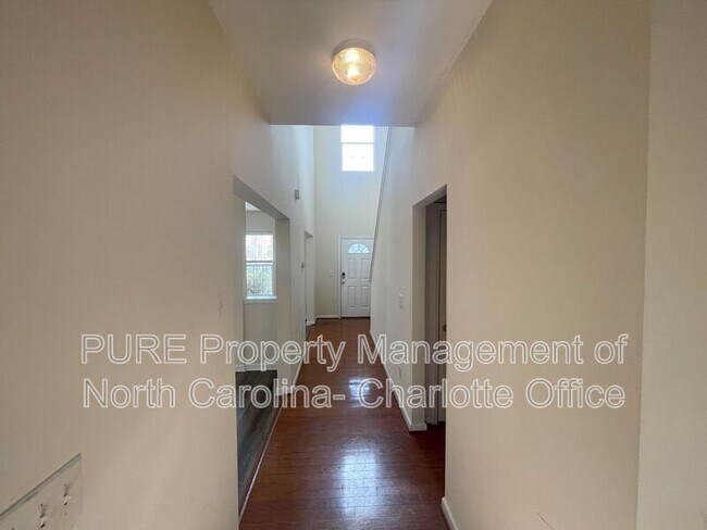 Building Photo - 705 Weeping Willow Dr