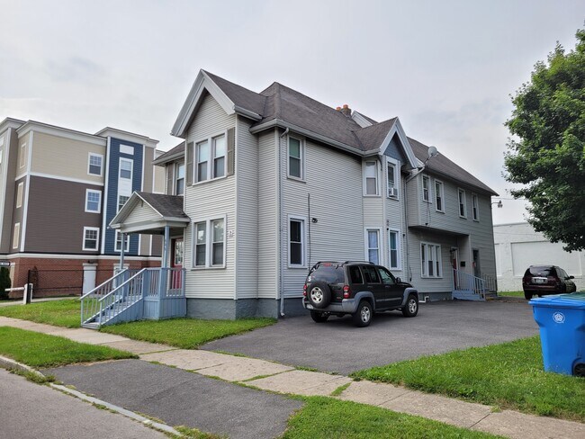 Primary Photo - 135 Delevan St