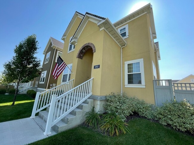 Building Photo - Great Daybreak Home Available!