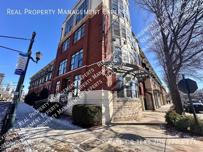 Building Photo - Stunning 1BR/1BA Condo in South End Charlo...