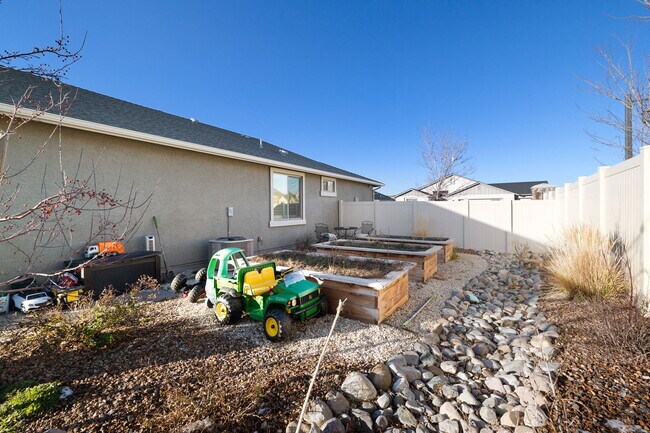 Building Photo - 638 Riverbed Cir