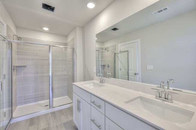 Building Photo - New Townhome in a prime location in Gallatin