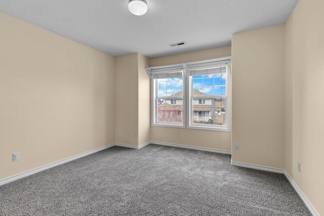 Building Photo - 700 SW 27th Way