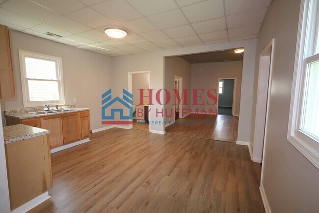 Building Photo - 1302 Cumberland Ave