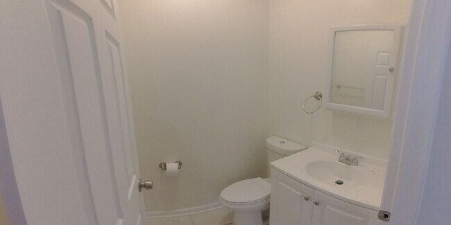 Building Photo - 4 Bedroom 3.5 Bath Home