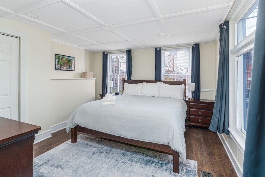 Building Photo - 70 Lake Ave