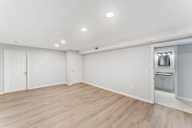 Building Photo - 4 Dover Cir