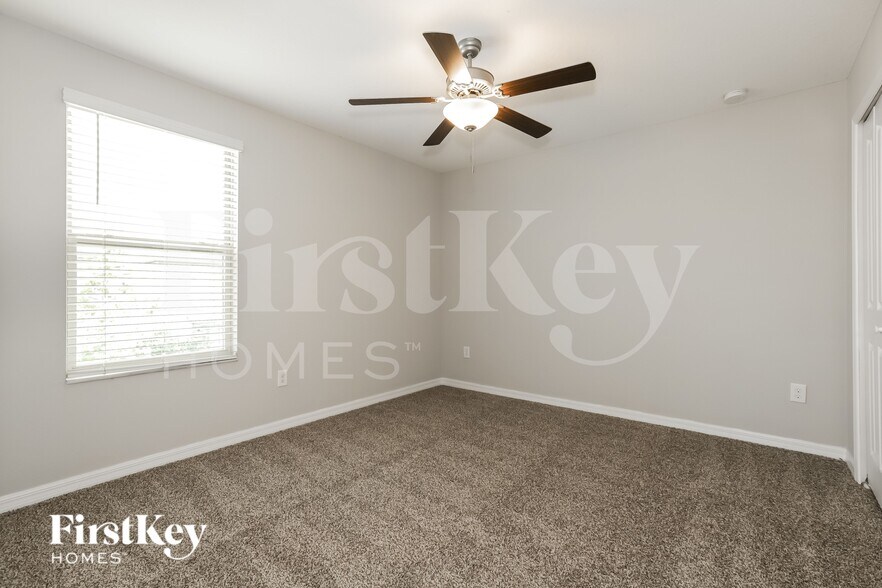 Building Photo - 10228 Cool Waterlily Ave