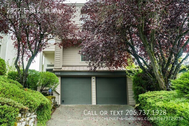 Building Photo - 2922 E Republican-
