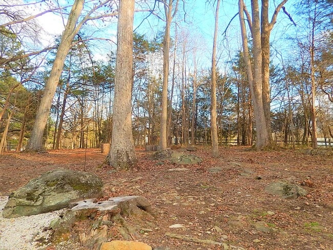 Building Photo - 6610 Lipscomb Dr