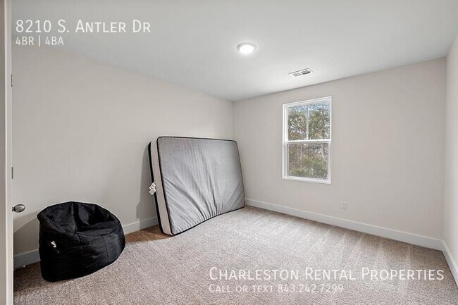 Building Photo - 8210 S Antler Dr
