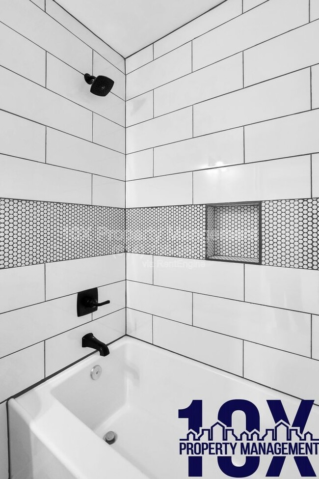 Building Photo - 1213 E Whittier St