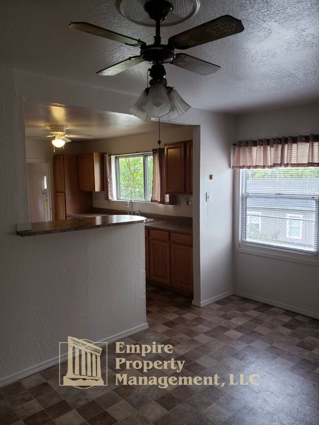 Building Photo - 1779 SE Giles St