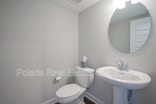 Building Photo - 673 Golborne St
