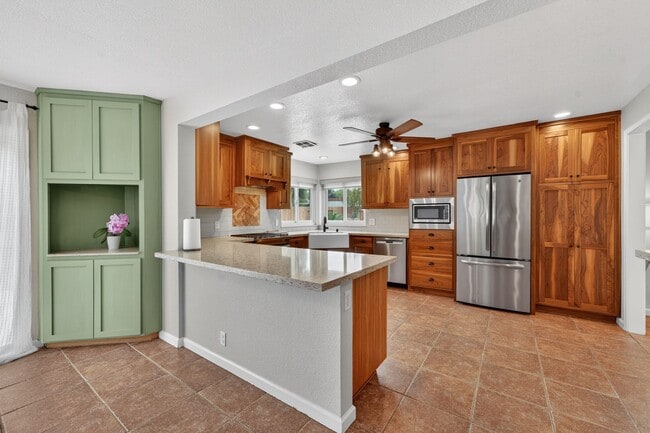Building Photo - 420 Colusa Pl