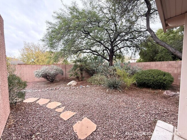 Building Photo - 10511 Broadhead-