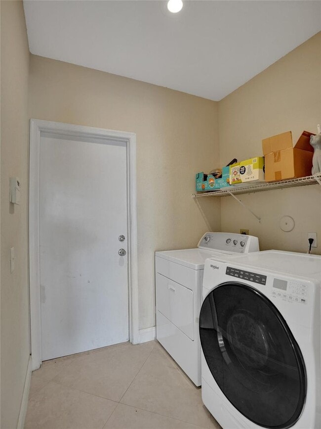 Building Photo - 5977 NW 73rd Ct