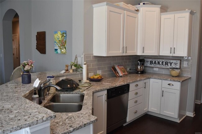 Building Photo - 9153 Autumnbrooke Way