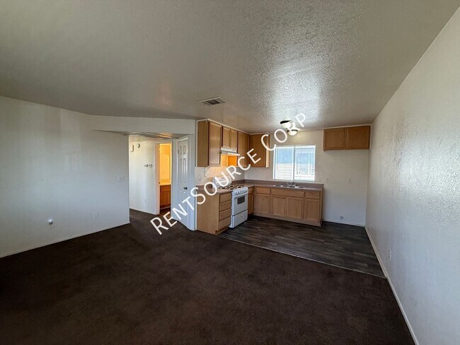 Building Photo - 15582 L St
