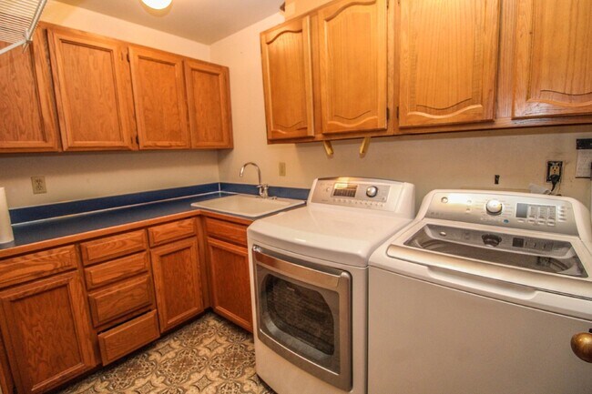 Building Photo - Spacious 4-Bedroom Home with Stunning Lake...