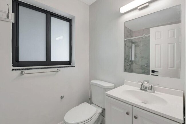 Building Photo - 3550 NE 4th Ave