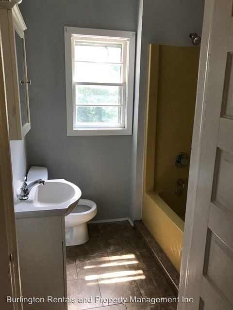 Building Photo - 515 E Davis St